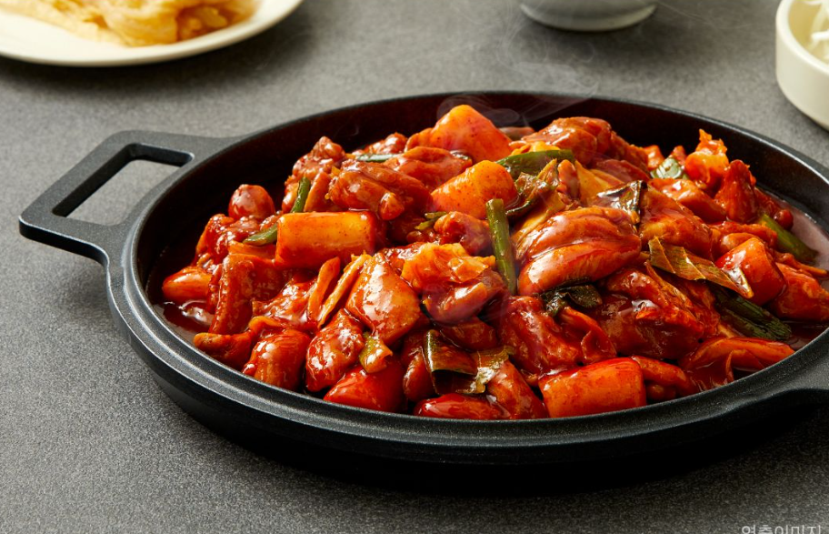 맛있는 간편한 식사대용 간편식사 혼밥족 야식 선물용 비비고 춘천식 철판 닭갈비 : 리테일월드