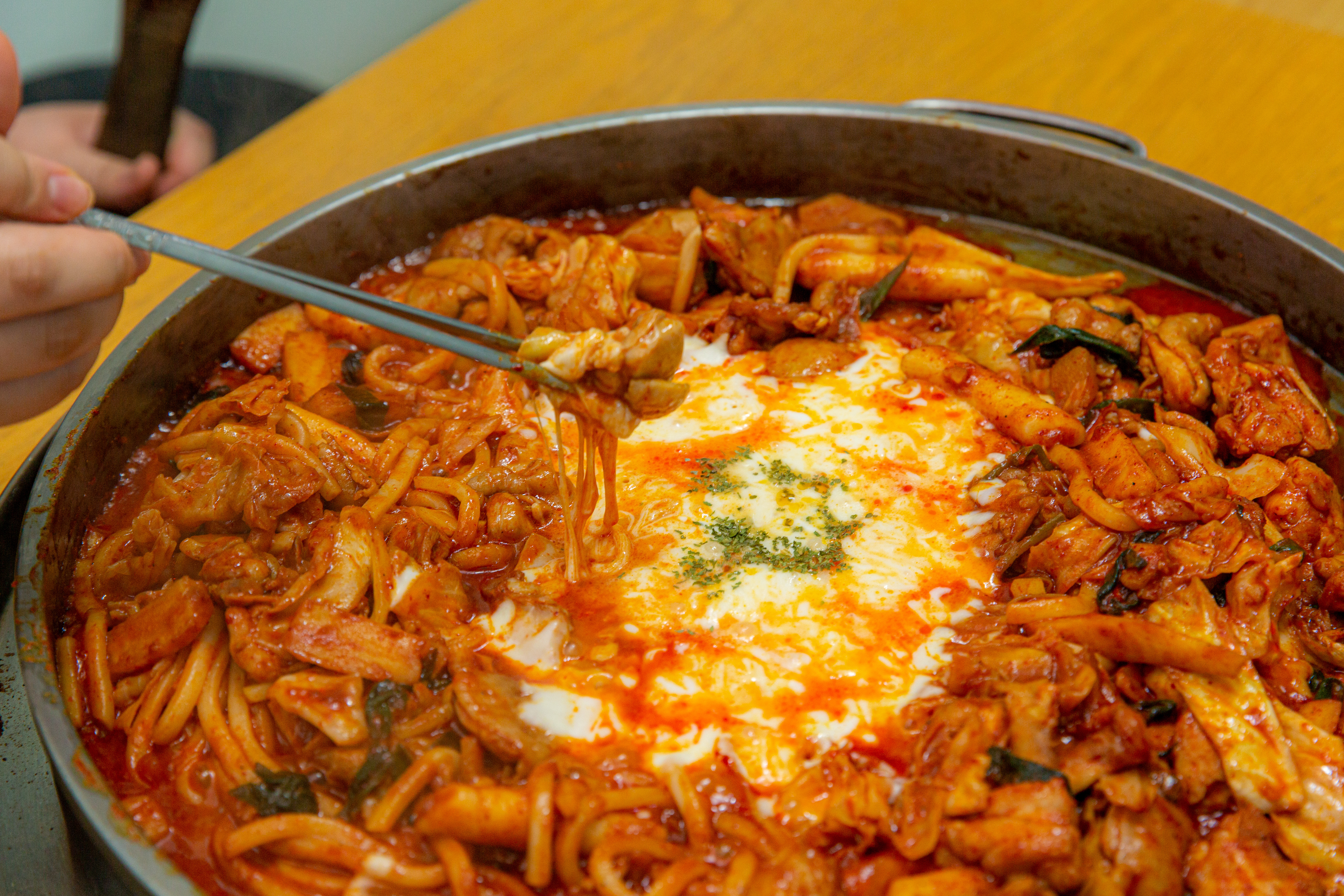 국내산 춘천 철판 닭갈비 750g 3인분(야채 set + 양념장 + 동치미) : 왕촌 춘천 닭갈비