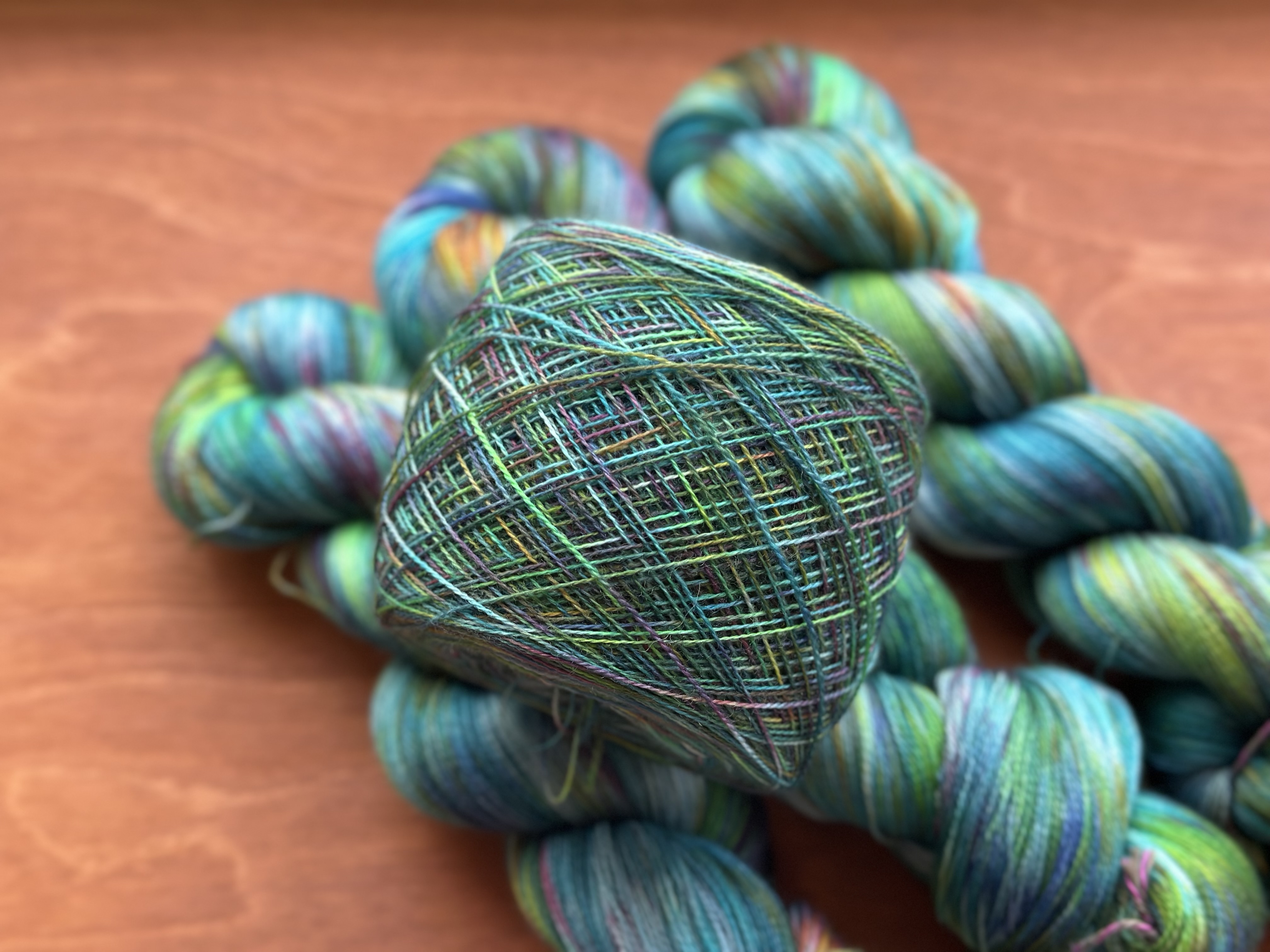 신비의 숲 2ply lace 1200m / 손염색실 핸드다잉얀 : 어 브릴리언트 모먼트