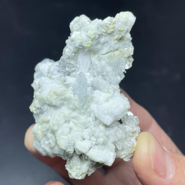 천연 중국 Xuebaoding 아쿠아 마린 운모 박편 공생 거친 표본 크리스탈 광석 힐링 스톤 홈 데코 77g : 욕심쟁이조유