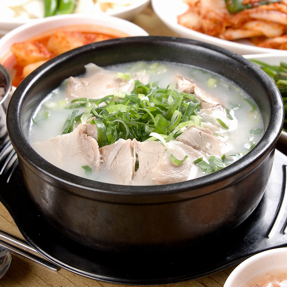 고기 듬뿍  돼지국밥 / 얼큰 돼지국밥 : 제삼다
