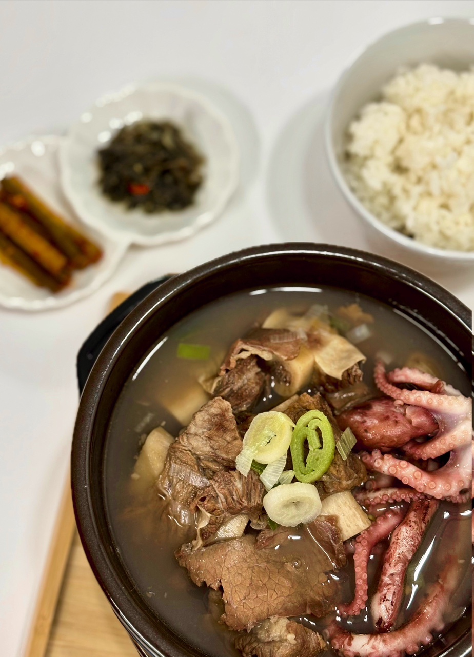 녹각 갈낙탕 낙지 한 마리 왕푸짐 보양식 700g [이정돈돼야지] 갈비탕 갈비 : 이정돈 돼야지