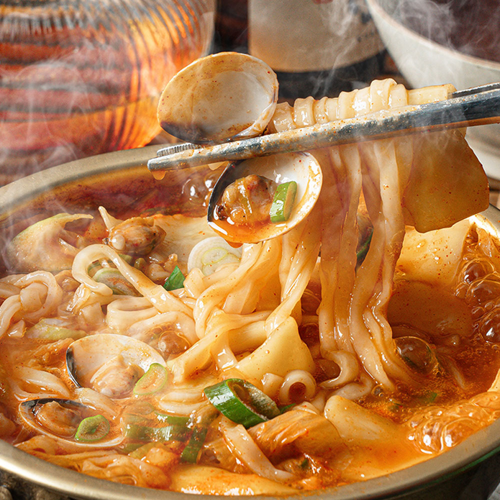 얼큰 김치 손칼제비 밀키트 수제비 칼국수 캠핑음식 요리 : 백년밥상