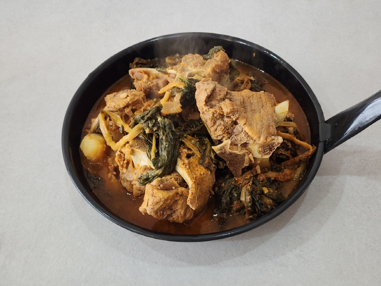 국내산 한돈 돼지 등뼈 감자탕 한돈 돼지 등뼈 3kg : 한장금
