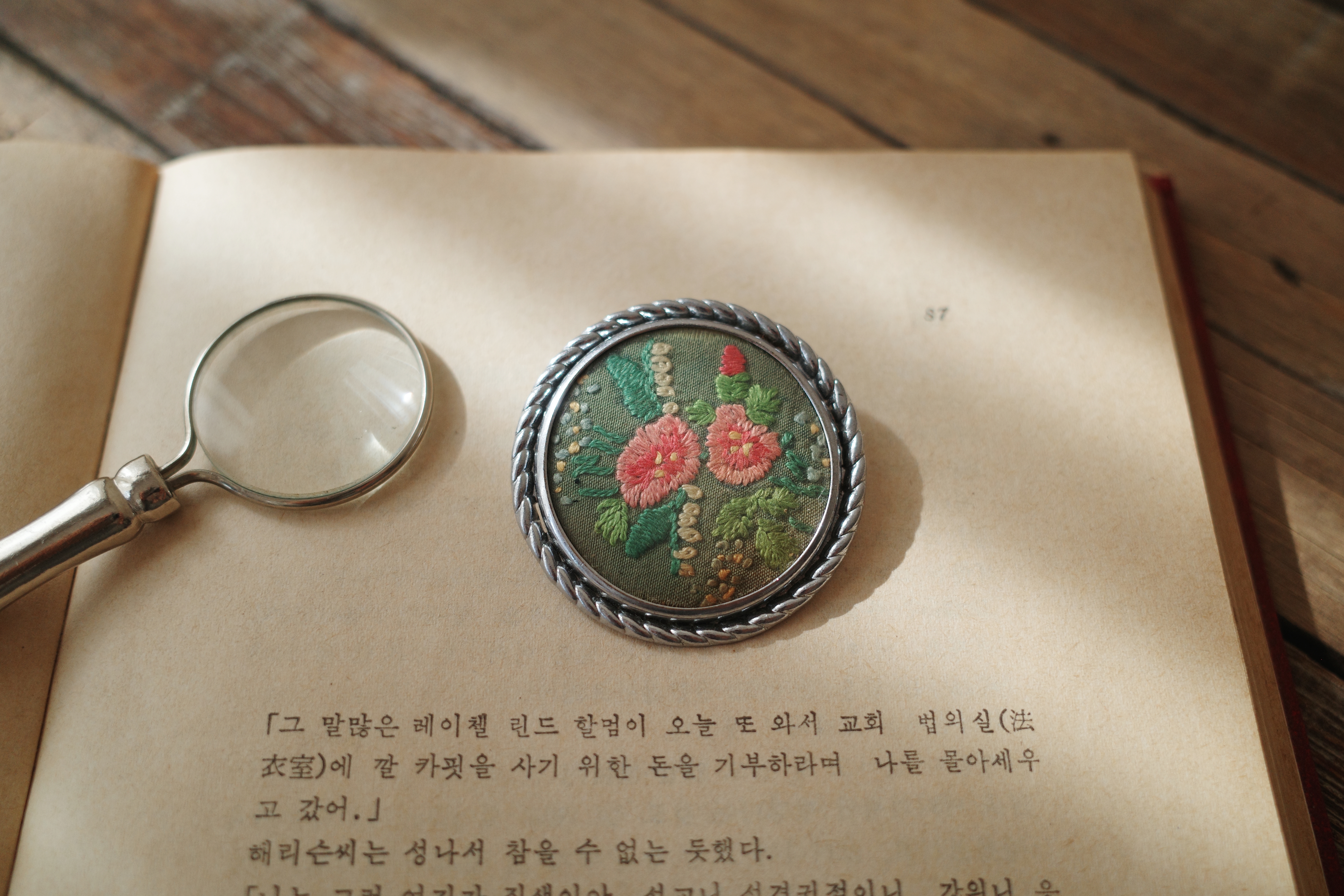 1950s 빈티지 플라워 손자수 브로치(England) : 소백상회