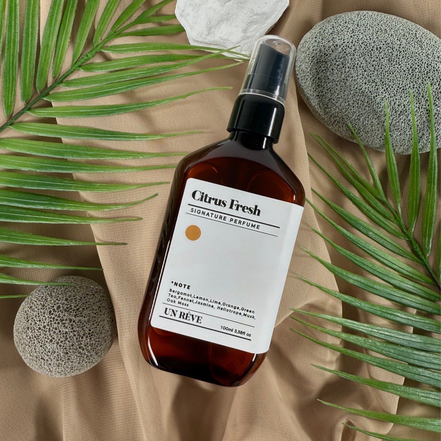 어레브 섬유 향수 드레스 퍼퓸  패브릭 탈취제 스프레이 소피클린 100ml : UN REVE
