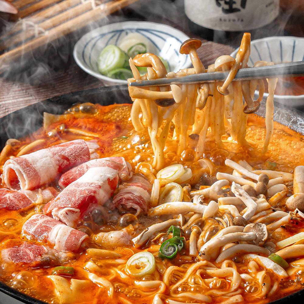 얼큰 우삼겹 버섯 칼제비 칼국수 수제비 밀키트 캠핑 요리 음식 홈파티 집들이 : 백년밥상