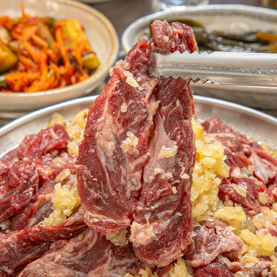 마늘 폭탄 맞은 소갈비살 600g : 닷근이네