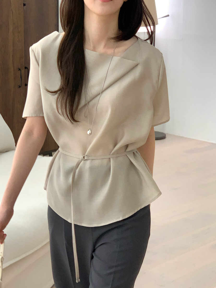 [나이브] 마로아 언발 사선 버클 스트랩 루즈핏 반팔 블라우스 3color : 나이브실루엣
