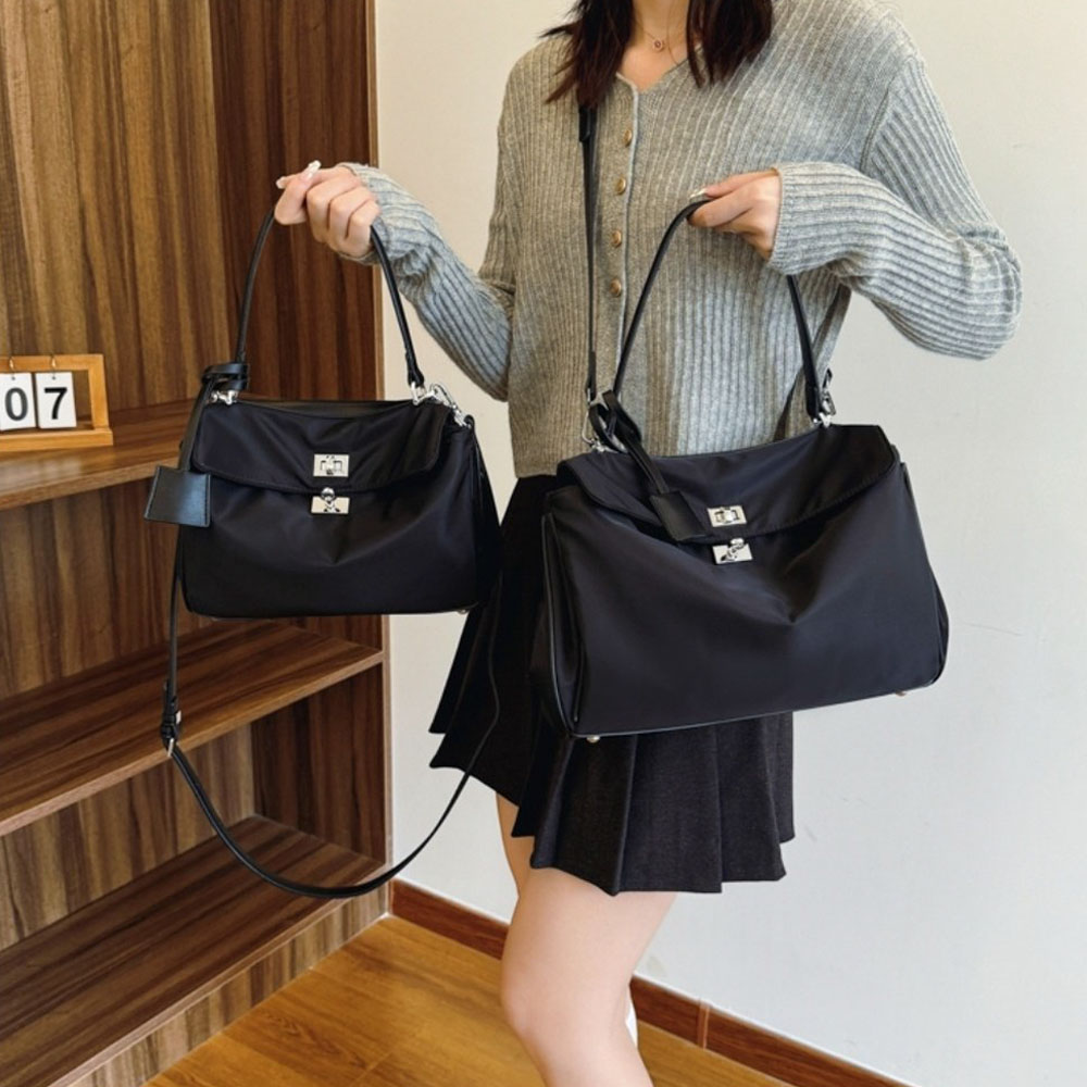 버클백 나일론 호보백 휘뚜루마뚜루가방 보부상 : 비바시스터