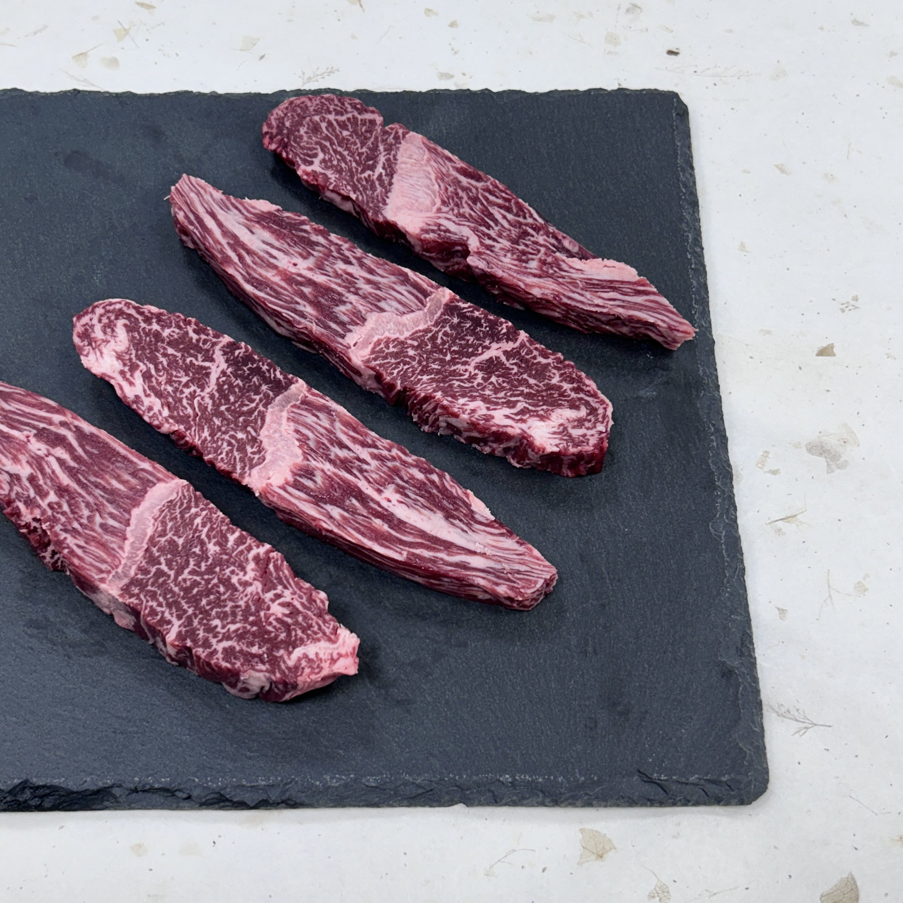 1+ 한우 토시살 200g / 등심 채끝 부채  안창 치마 갈비 안심 양지 국거리 : 우아가든