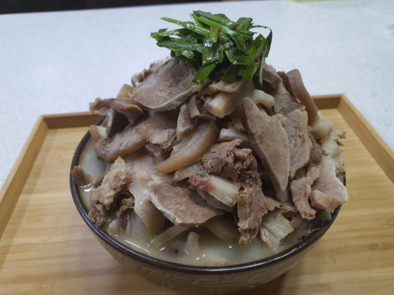 태초 수육 돼지머리 수육 양폭탄 푸짐한 10인분 삶은돼지  만능고기 1kg : 태초농수산