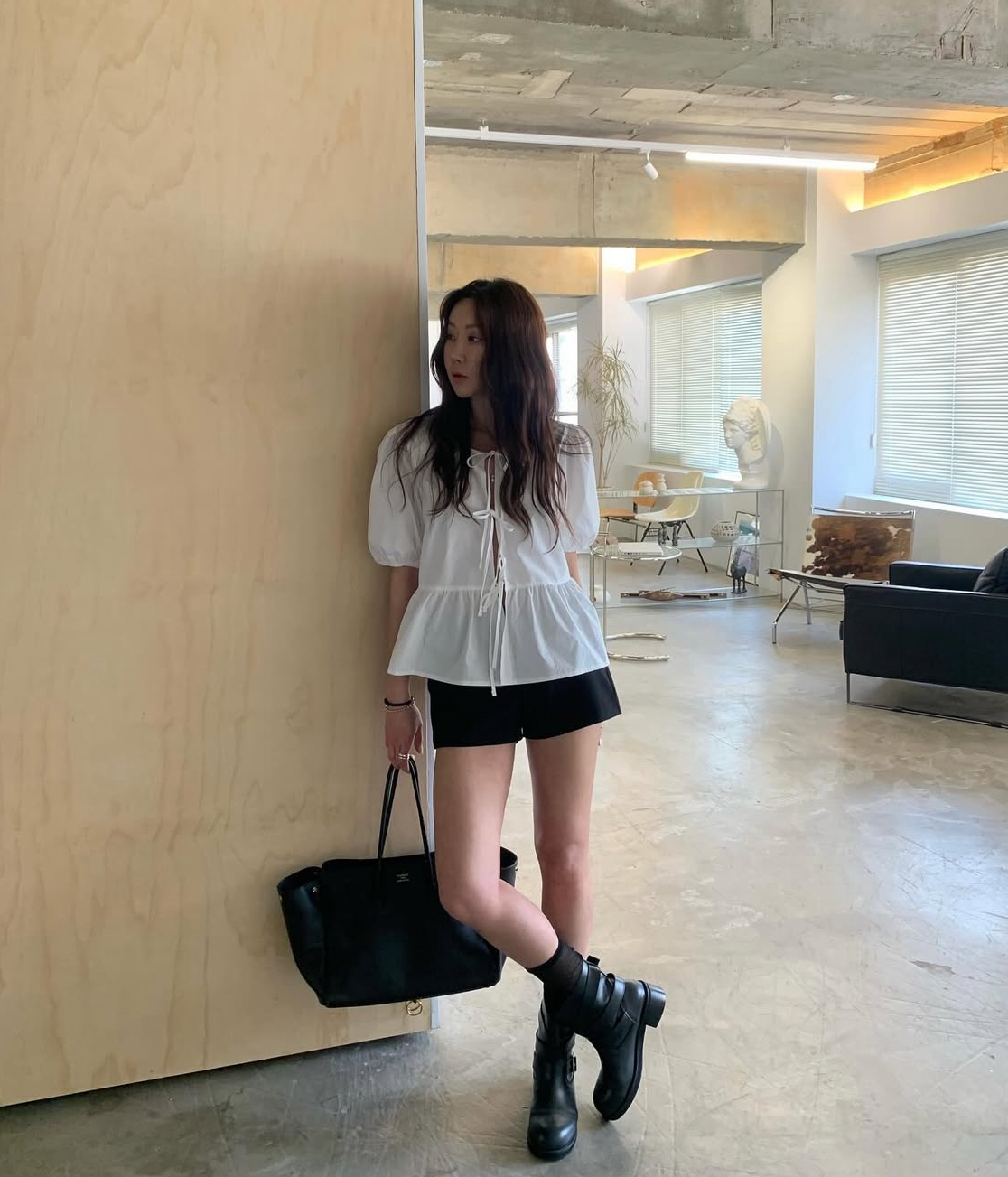 베톤 25ss 리본 퍼프소매 반팔 블라우스 : 프로썸