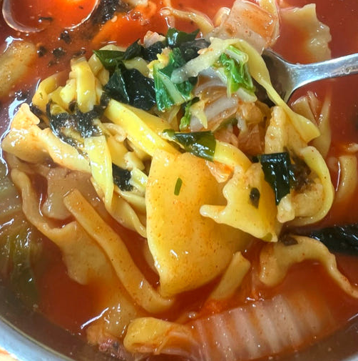 [팔공산맛집] 얼큰이칼제비 칼국수 2인세트 / 얼큰한 생바지락 김가루 줄서서 먹는 : 재형인터내셔널