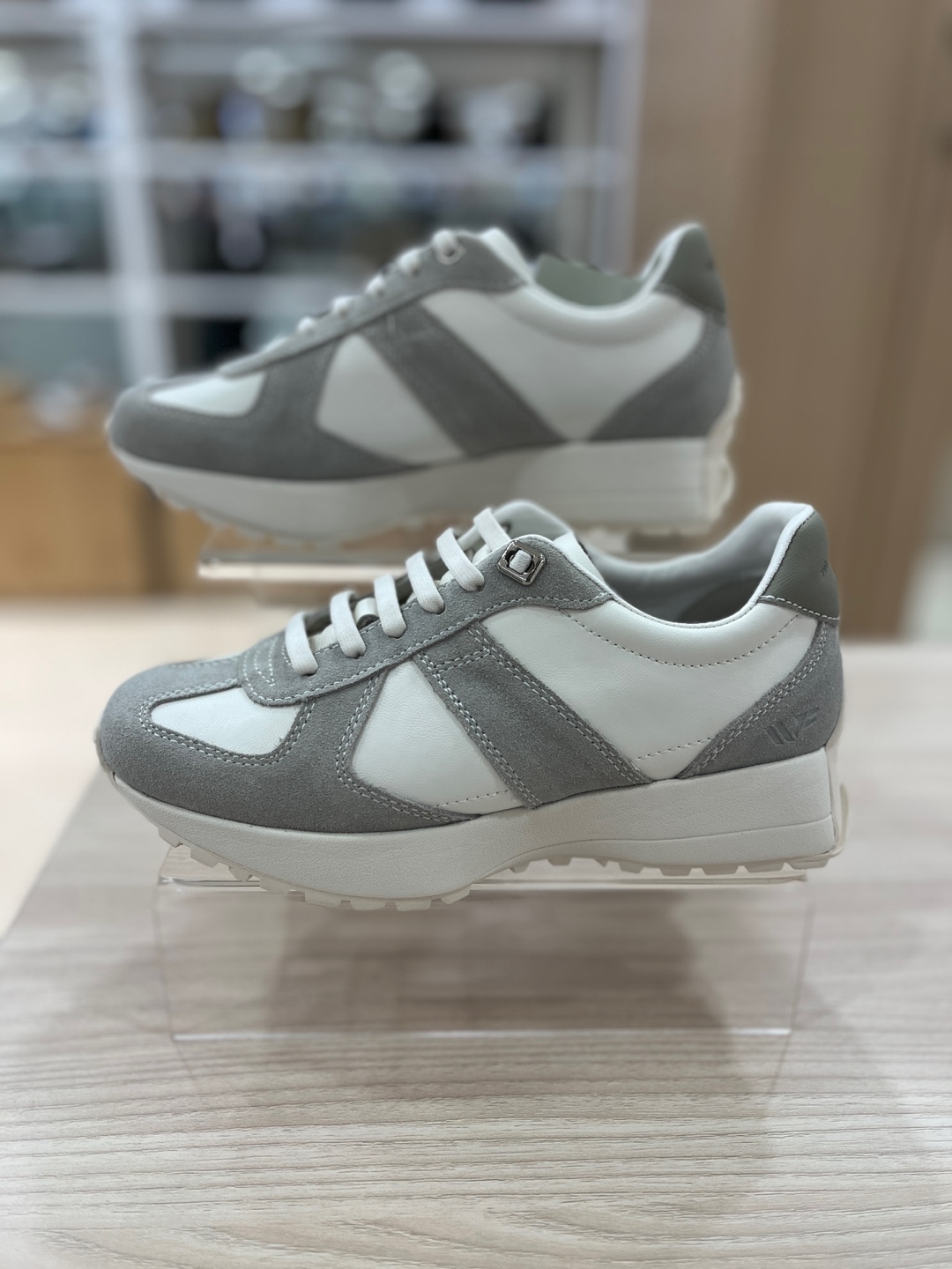 윙스풋(Wing`s Foot) 남여공용 스니커즈 VIREO (W301048RA-W) : 롯데광주월드컵점 와이컨셉