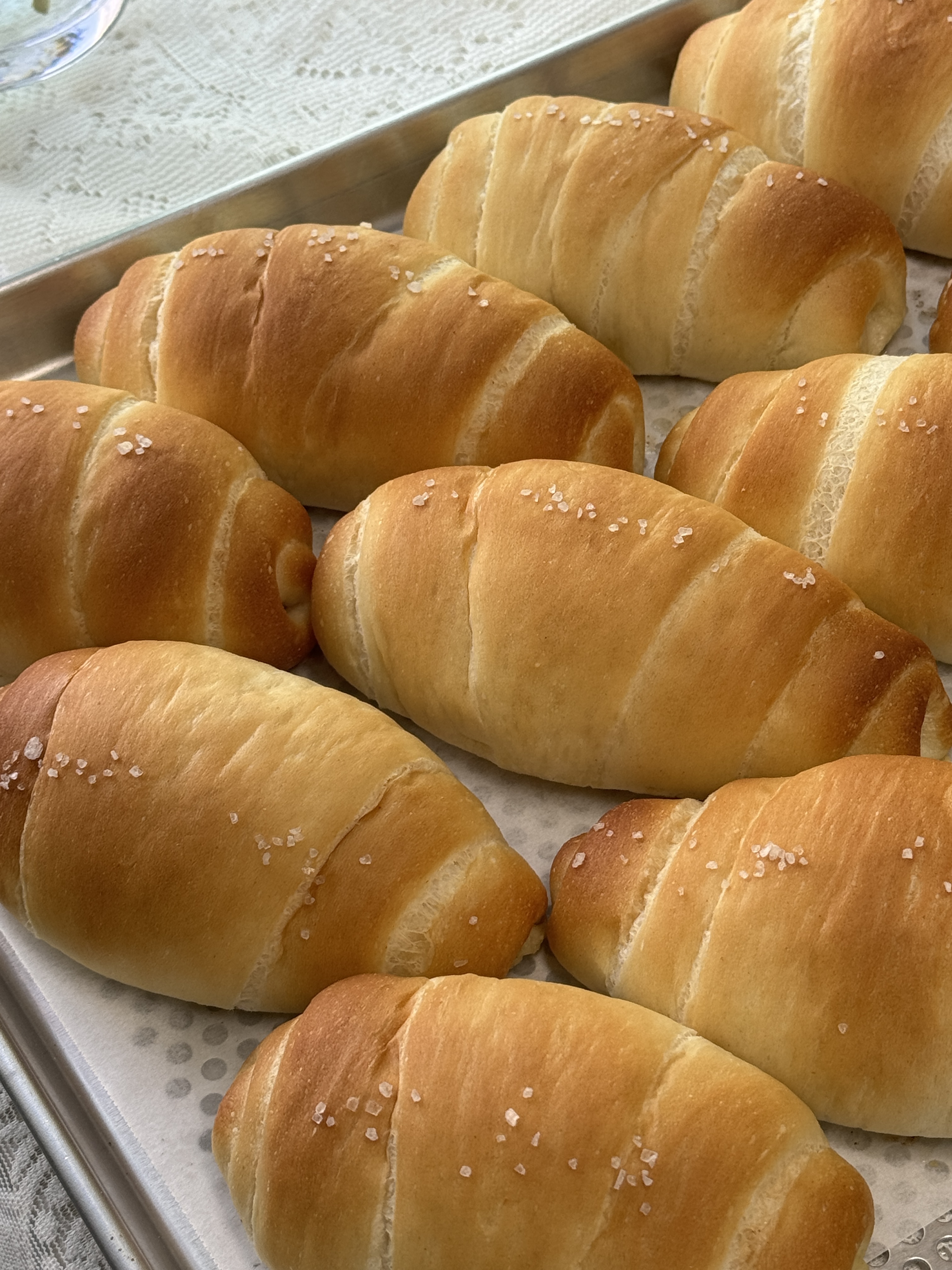 [줄서먹던빵집 뜨롱] 소금빵 크랙소금빵 쿠금빵 바질토마토 올리브치즈 소금빵택배 빵택배 : 뜨롱