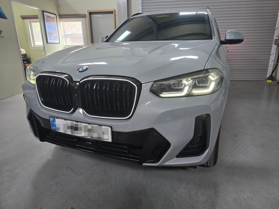 BMW X4 G02 LCI 블랙유광 아이코닉 글로우 LED그릴 : 아우토아츠