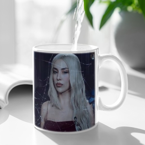 가수 Ava Max 무료 배송 11OZ 커피 머그잔, 맥주 차 우유 컵, 애호가 깜짝 선물 : 지안무역