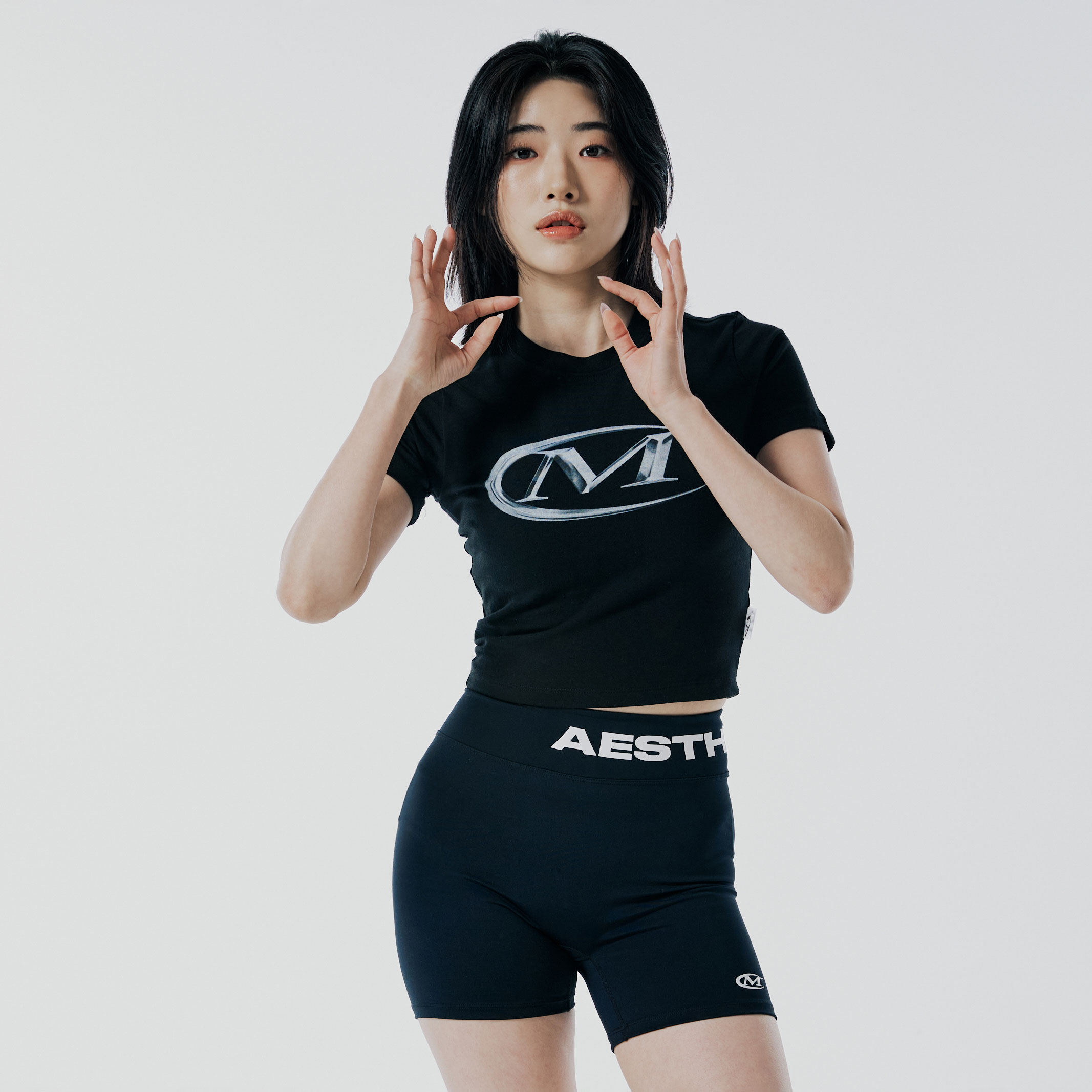 미학 크롬로고 크롭 반팔티 운동복 짐웨어 : MIHK 미학