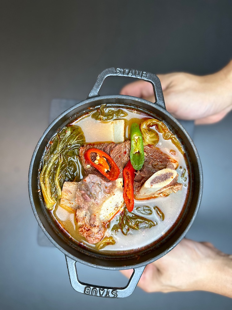 민씨네 우거지갈비탕  냉동 간편식 국물맛집 뼈해장국 혼밥 캠핑음식 갈비탕, 1.3kg, 12개 : 민씨네 푸드
